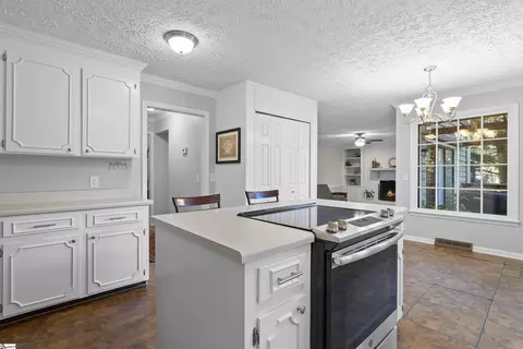 202 E Shefford St, Greer, SC 29650 photo 5