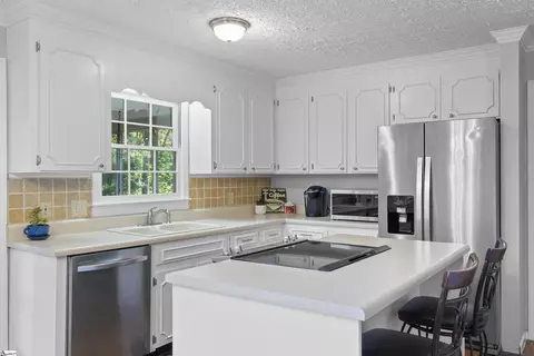 202 E Shefford St, Greer, SC 29650 photo 6