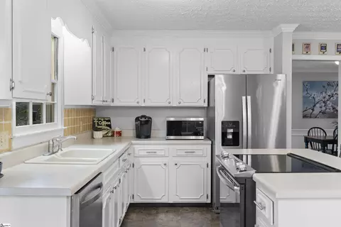 202 E Shefford St, Greer, SC 29650 photo 7