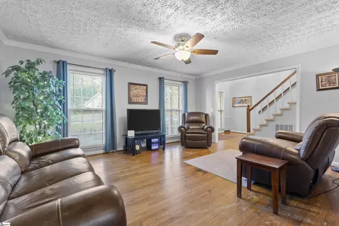 202 E Shefford St, Greer, SC 29650 photo 2