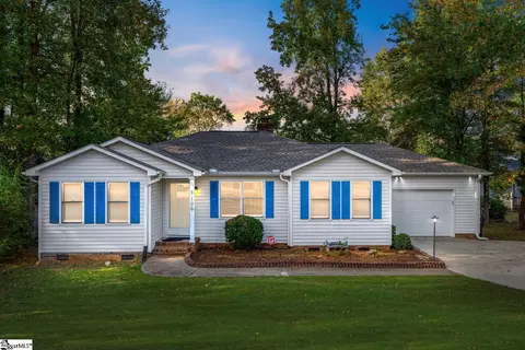 106 Waterbury Ct, Simpsonville, SC 29680