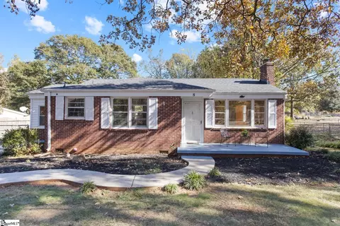 8 Linda Ln, Greenville, SC 29617