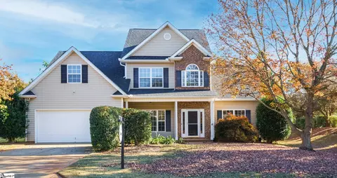2 Meadow Lake Trl, Greer, SC 29650