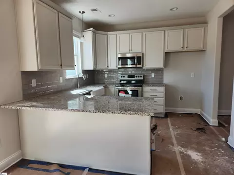 207 Wakelon Dr, Greer, SC 29651 photo 2