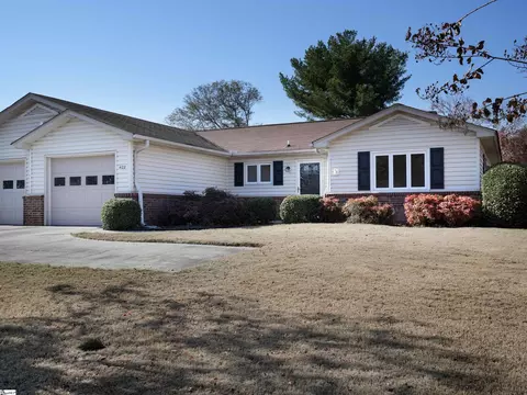 402 Lakeside Cir, Greenville, SC 29615
