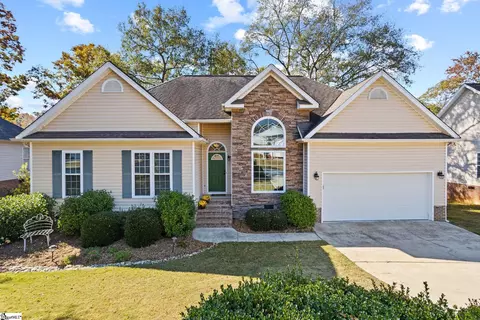 100 Groveton Ct, Simpsonville, SC 29681