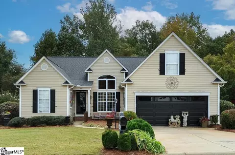 306 Grimes Dr, Simpsonville, SC 29681