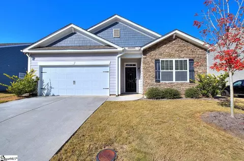 737 Liberty Walk Ln, Simpsonville, SC 29681