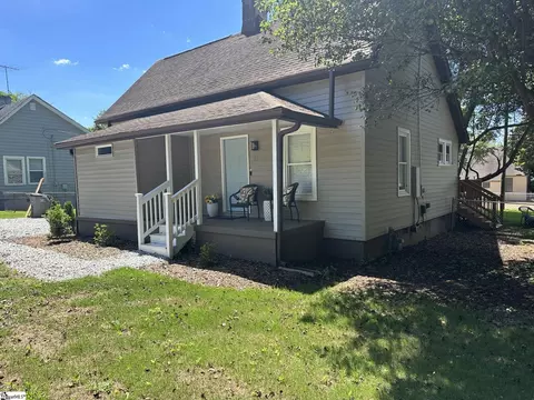 21 Norwood St, Greenville, SC 29611