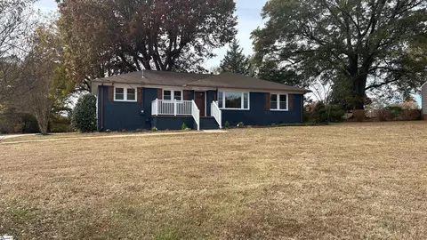 132 Tanglewood Dr, Greenville, SC 29611