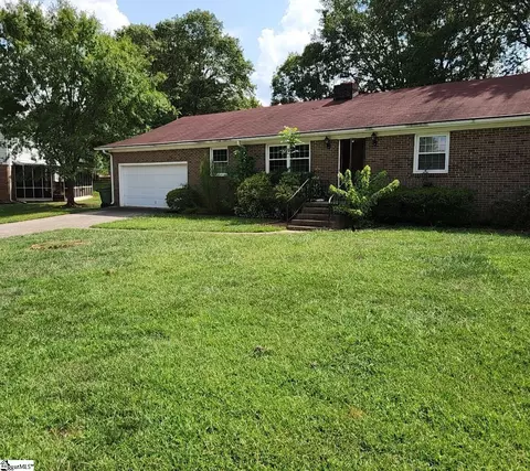 208 Shadecrest Dr, Mauldin, SC 29662