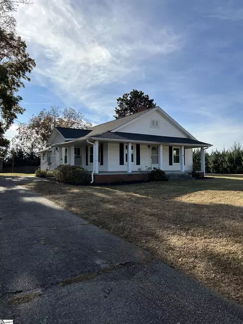 2811 Locust Hill Rd, Taylors, SC 29687