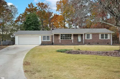 8 Heathwood Cir, Taylors, SC 29687