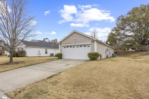 403 Hampton Ridge Dr, Greer, SC 29651 photo 3