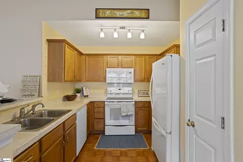 403 Hampton Ridge Dr, Greer, SC 29651 photo 12
