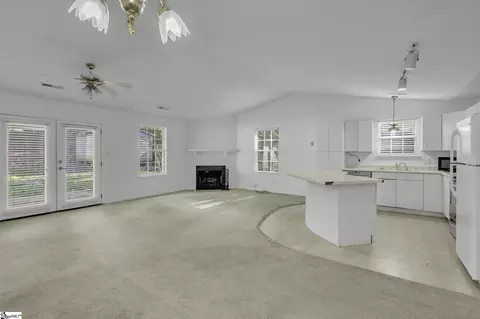 142 W Celestial Dr, Greer, SC 29651 photo 2