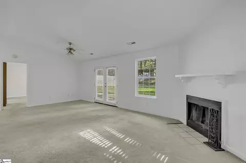 142 W Celestial Dr, Greer, SC 29651 photo 3