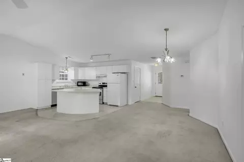 142 W Celestial Dr, Greer, SC 29651 photo 4