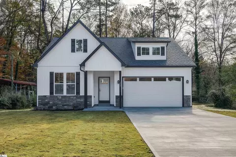 104 Maxine St, Spartanburg, SC 29302