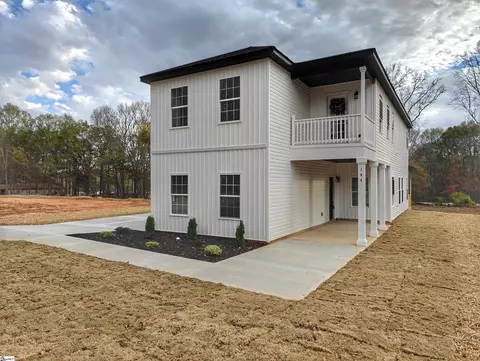 144 Buncombe St Ext, Woodruff, SC 29388