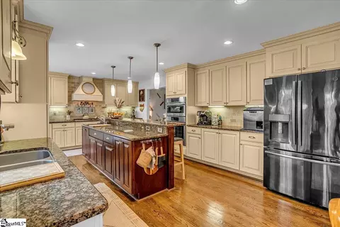 204 Lytle St, Greer, SC 29650 photo 8