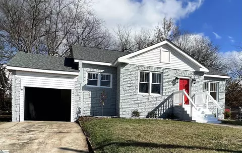 29 Broad St, Whitmire, SC 29178