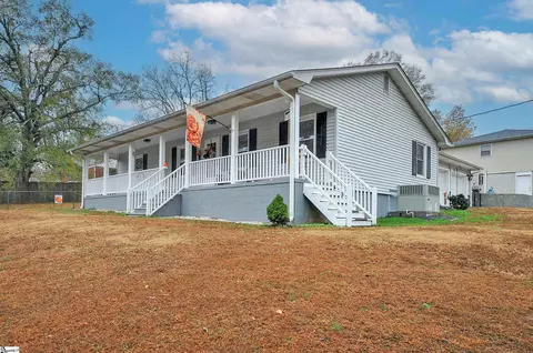 105 Woodland Ave, Easley, SC 29640