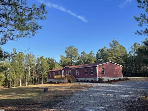 1512 Miller Rd, Hodges, SC 29653