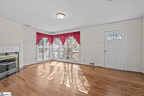 102 Fleming Dr, Greer, SC 29650 photo 3