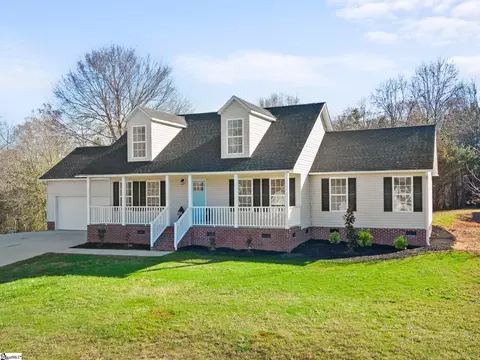 300 Shady Pines Ct, Fountain Inn, SC 29644