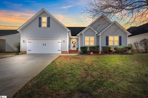 102 River Watch Dr, Greenville, SC 29605