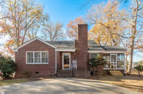 201 Hames Ave, Jonesville, SC 29353