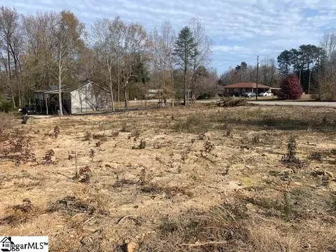 1 Bird Ct, Taylors, SC 29687