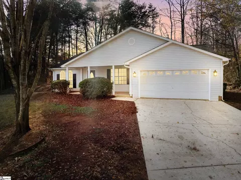 121 Confederate Ln, Greer, SC 29651