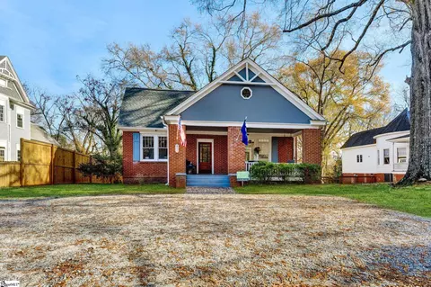 911 S Harper St, Laurens, SC 29360