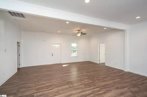 3 Mccaughrin St, Pelzer, SC 29669 photo 4