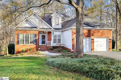 4 Selkirk Ct, Simpsonville, SC 29681
