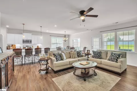 902 Miltona Ln, Greer, SC 29651 photo 2