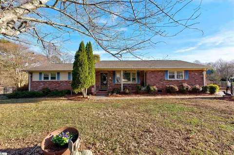 8 Arrow Head Rd, Greenville, SC 29609