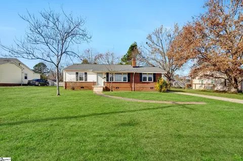 711 N Adair St, Clinton, SC 29325