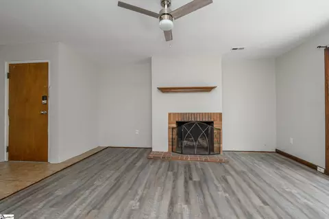 211 Brookside Dr, Duncan, SC 29334 photo 3