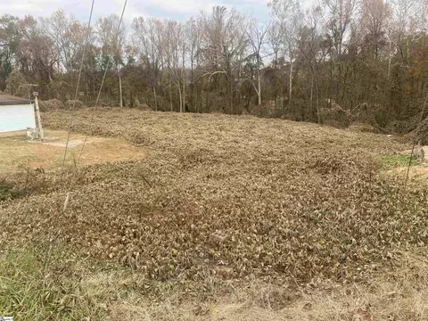 12 Riverside Dr, Taylors, SC 29687