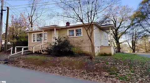 607 N 2nd St, Easley, SC 29640