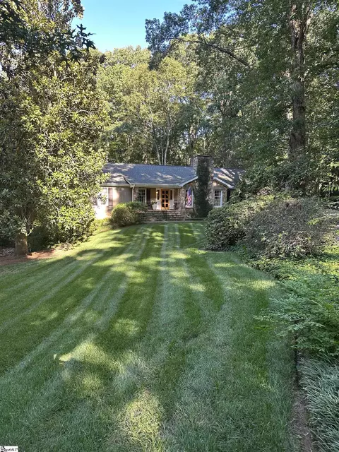 25 Stonehaven Dr, Greenville, SC 29607