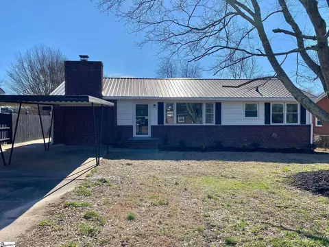 14 Brownwood Dr, Greenville, SC 29611