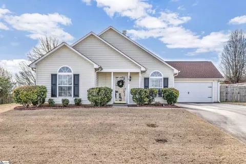 413 Kingfisher Dr, Simpsonville, SC 29680
