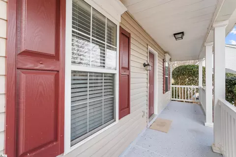 9 Fritzsimons Ct, Greer, SC 29651 photo 2