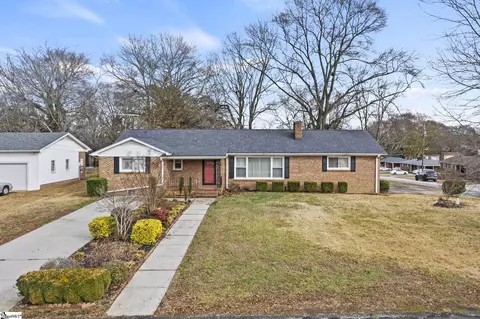 200 Fairhaven Dr, Taylors, SC 29687