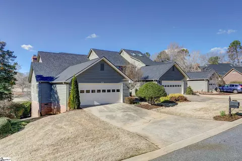 401 Hunters Cir, Greenville, SC 29617