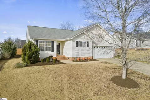 104 Twinflower Dr, Taylors, SC 29687